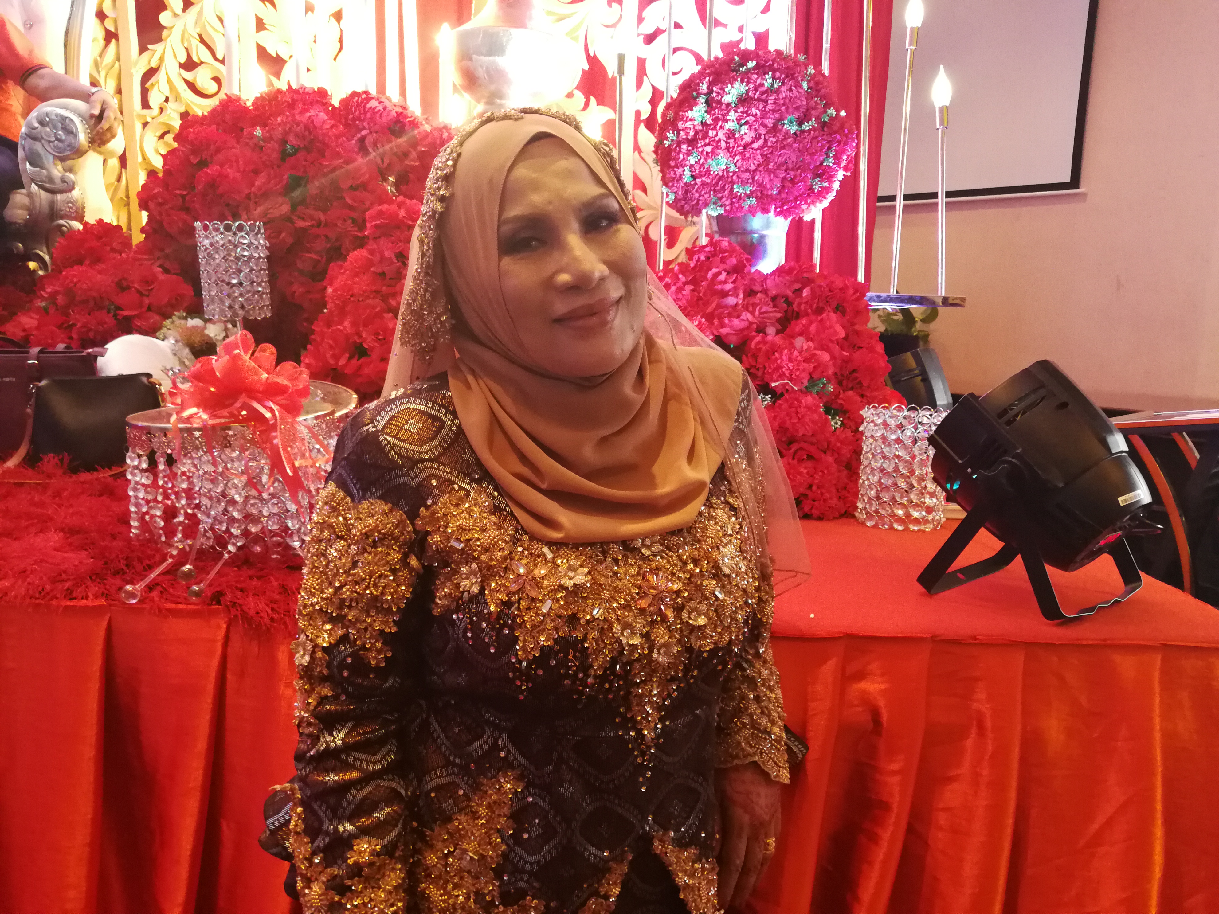 Photo of Kak Limah Malu Naik Pelamin Lagi Di Usia Cecah 60 Tahun
