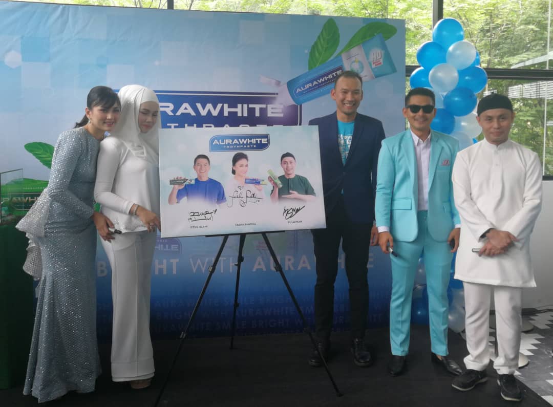 Photo of Tiga Selebriti Popular Dilantik Jadi Ikon Ubat Gigi Aurawhite