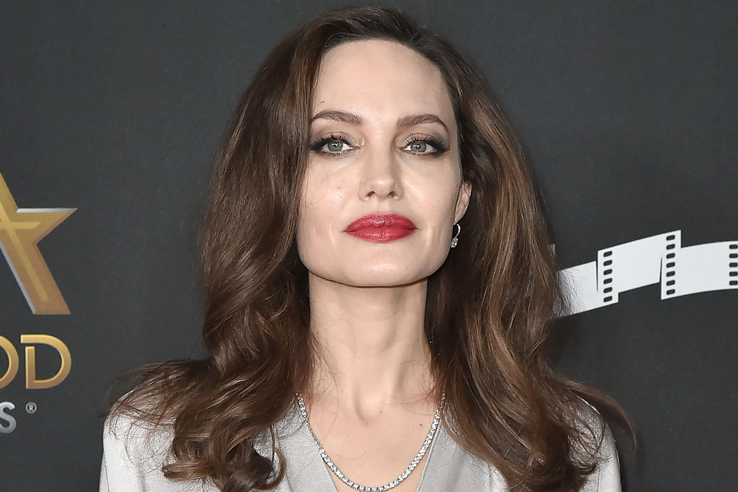 Photo of Angelina Tak Kekok Bawa Anak Pergi Tempat Tumpuan Umum