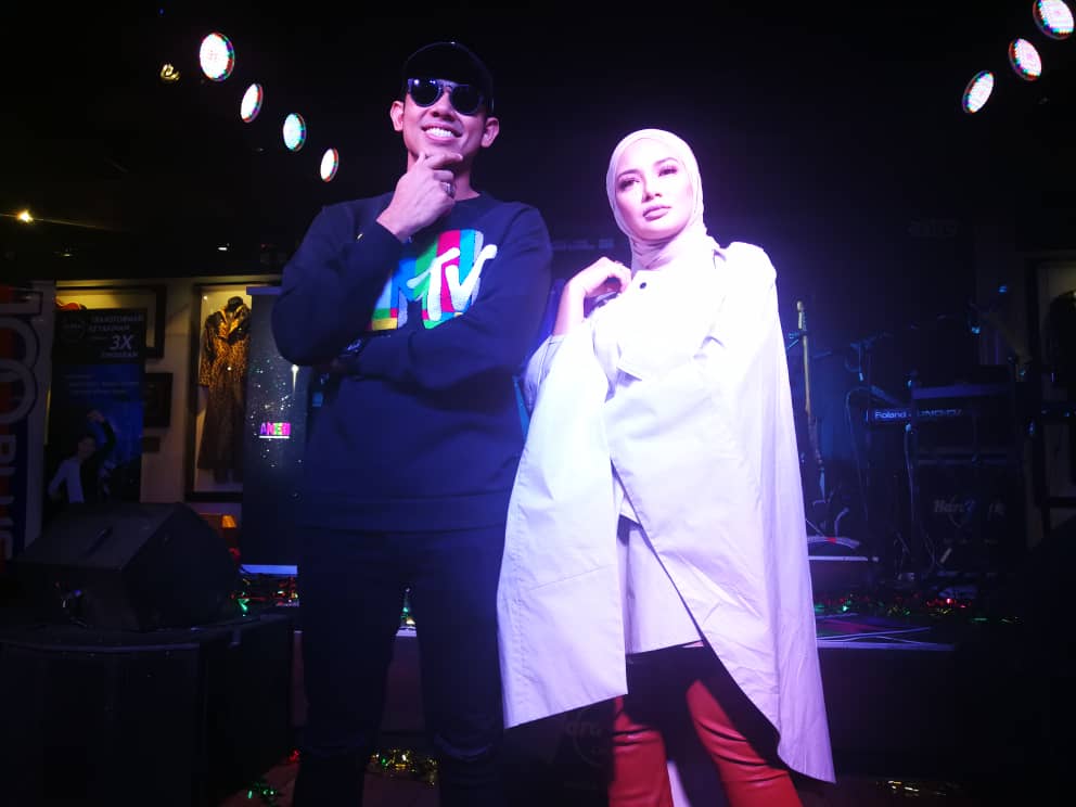 Photo of Nabil Dan Neelofa Tarik Diri Bertanding Anugerah Meletop Era 2019