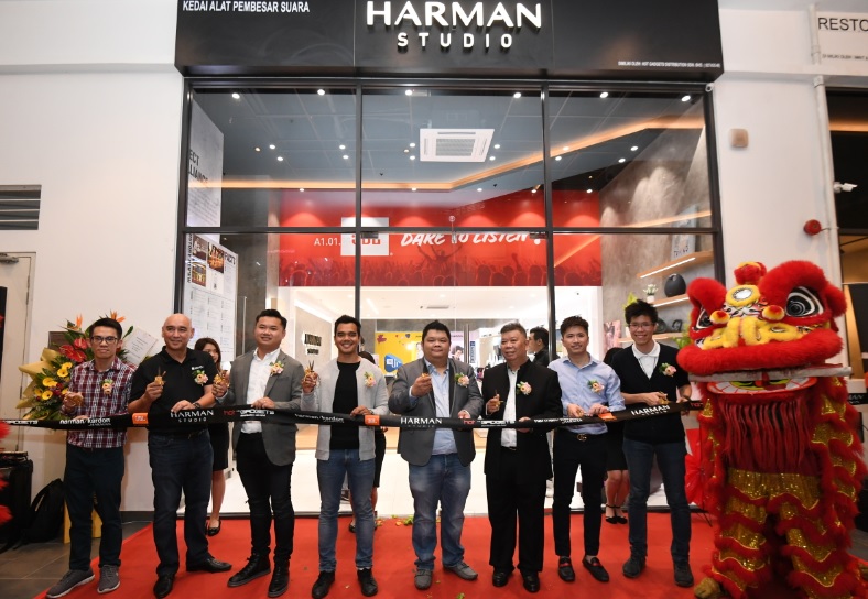 Photo of Rezeki Anak Ketiga, Alif Satar Dilantik Duta Harman Studio