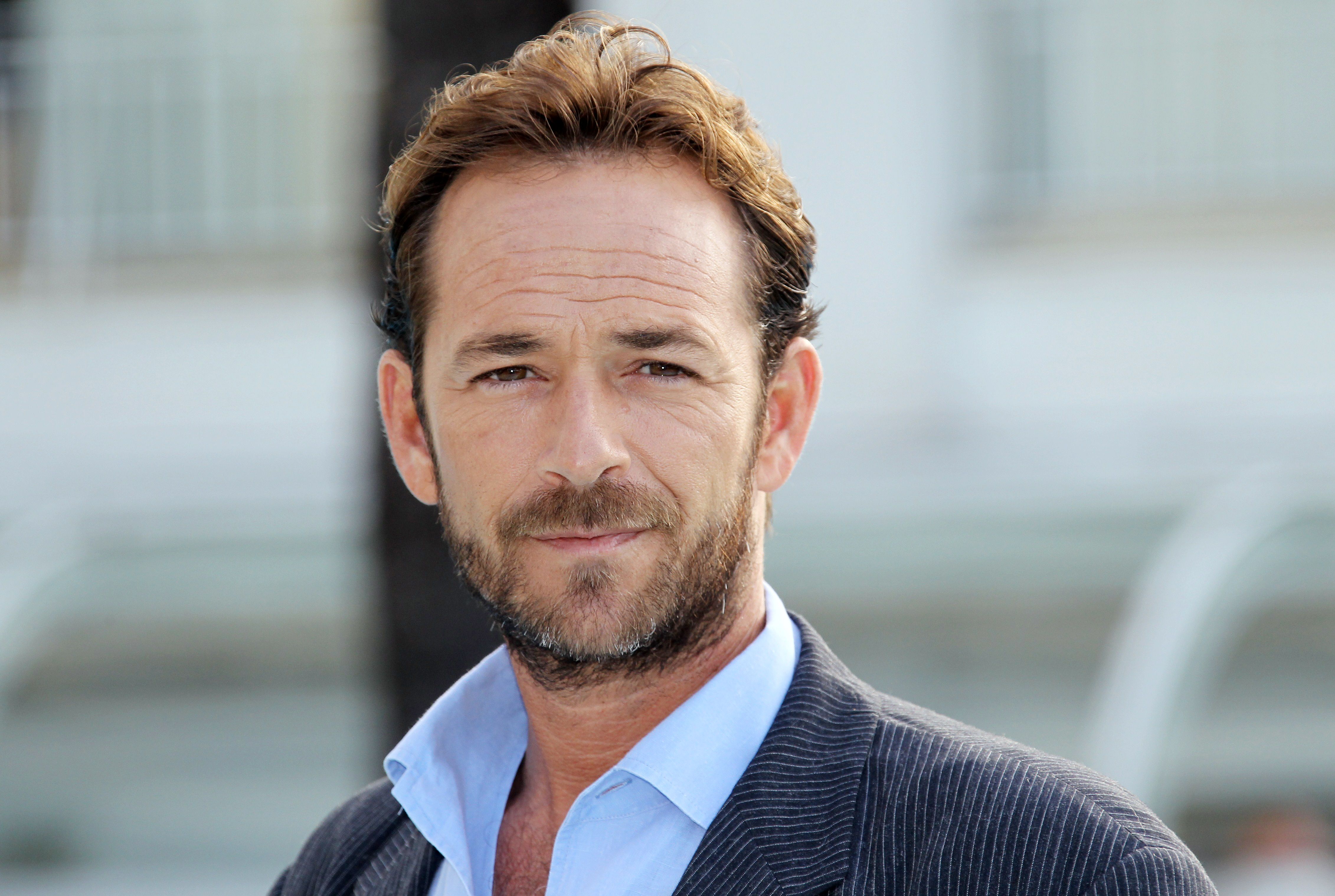 Photo of Aktor Luke Perry Meninggal Dunia Akibat Penyakit Angin Ahmar