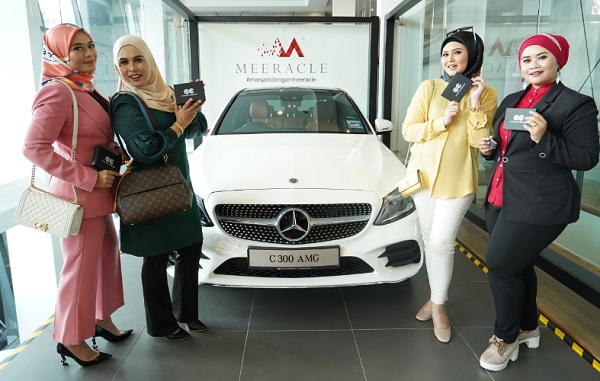 Photo of Meeracle Hadiah Kereta Mercedes-Benz Kepada Wakil Jualan Cemerlang