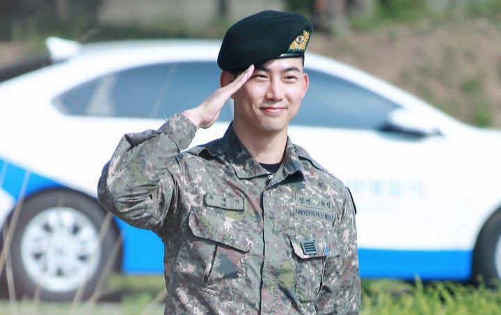 Photo of 500 Peminat Berkumpul Sambut Taecyeon Tamat Latihan Tentera