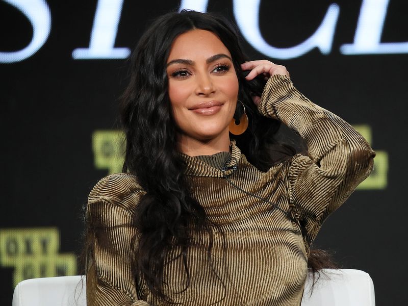 Photo of Jual Pegangan Saham, Kim Kardashian Kini Bakal Bergelar Bilionaire