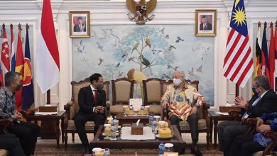 Photo of Baju Batik Malaysia Dipakai Ismail Sabri Ketika Bertemu Joko Widodo Jadi Tumpuan Rakyat Malaysia