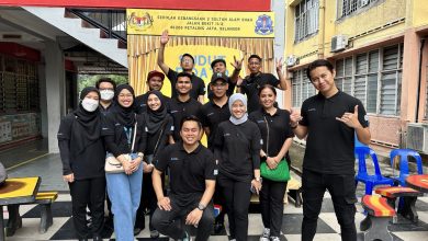 Photo of Haiza & Penyampai Buletin FM Buat Kejutan, Edar Sarapan Percuma Kepada Pelajar Sekolah