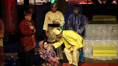 Photo of Kali Pertama Dipentaskan, Teater Dang Anum Dapat Tawaran Buat ‘Roadshow’ ke Batam dan Riau